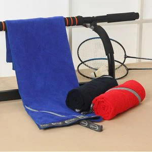 Спортивное полотенце с логотипом вышивки